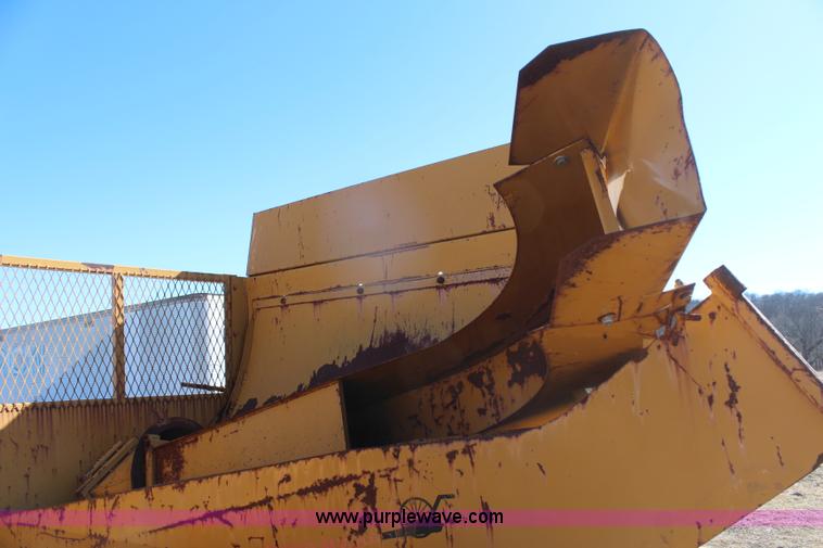 image for item H1499 HayBuster 2544 bale processor