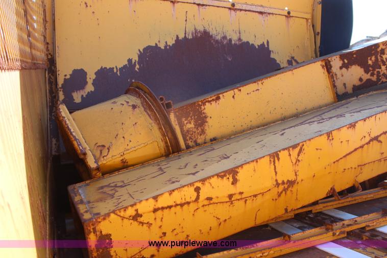 image for item H1499 HayBuster 2544 bale processor