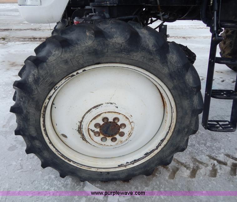 image for item I1147 2005 SpraCoupe 7650 self-propelled sprayer