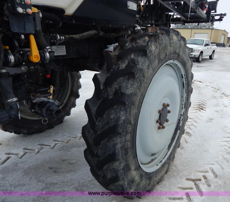 image for item I1147 2005 SpraCoupe 7650 self-propelled sprayer