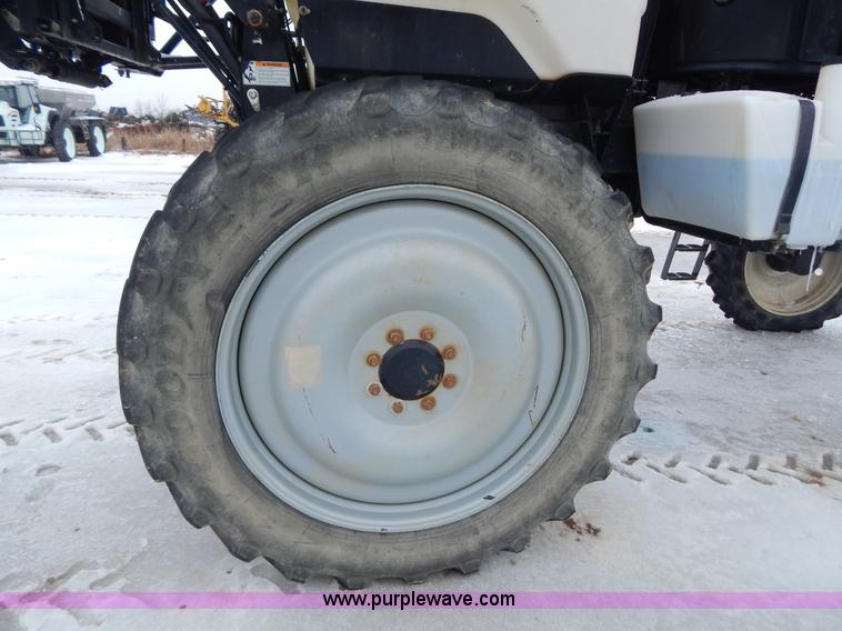 image for item I1147 2005 SpraCoupe 7650 self-propelled sprayer