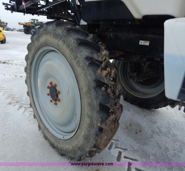 image for item I1147 2005 SpraCoupe 7650 self-propelled sprayer