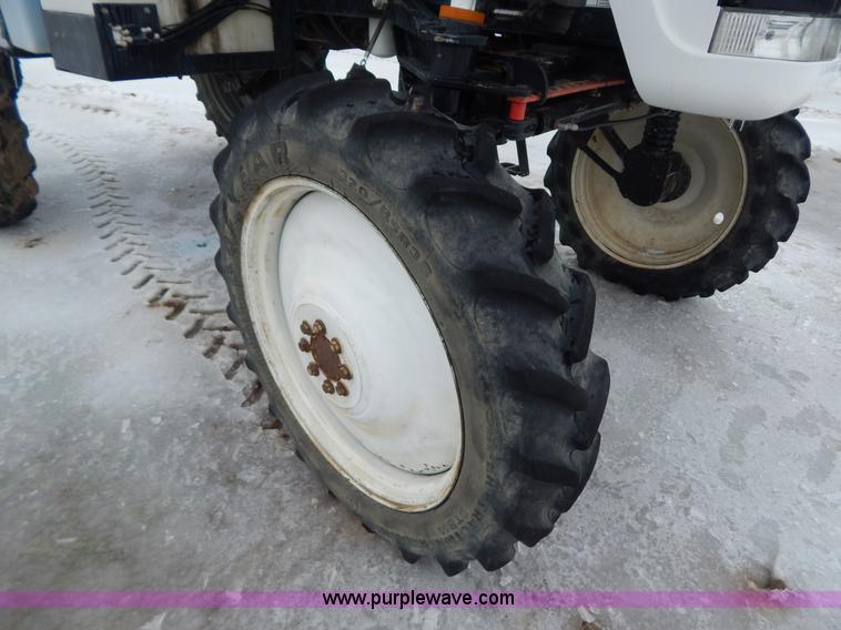 image for item I1147 2005 SpraCoupe 7650 self-propelled sprayer