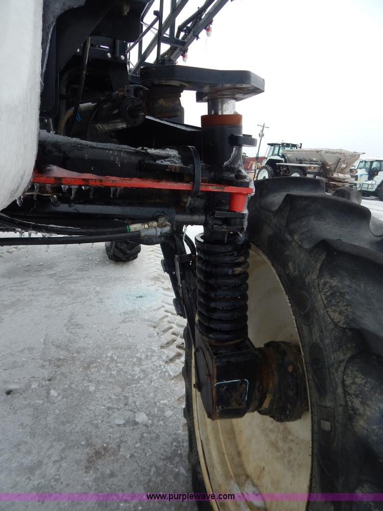 image for item I1147 2005 SpraCoupe 7650 self-propelled sprayer
