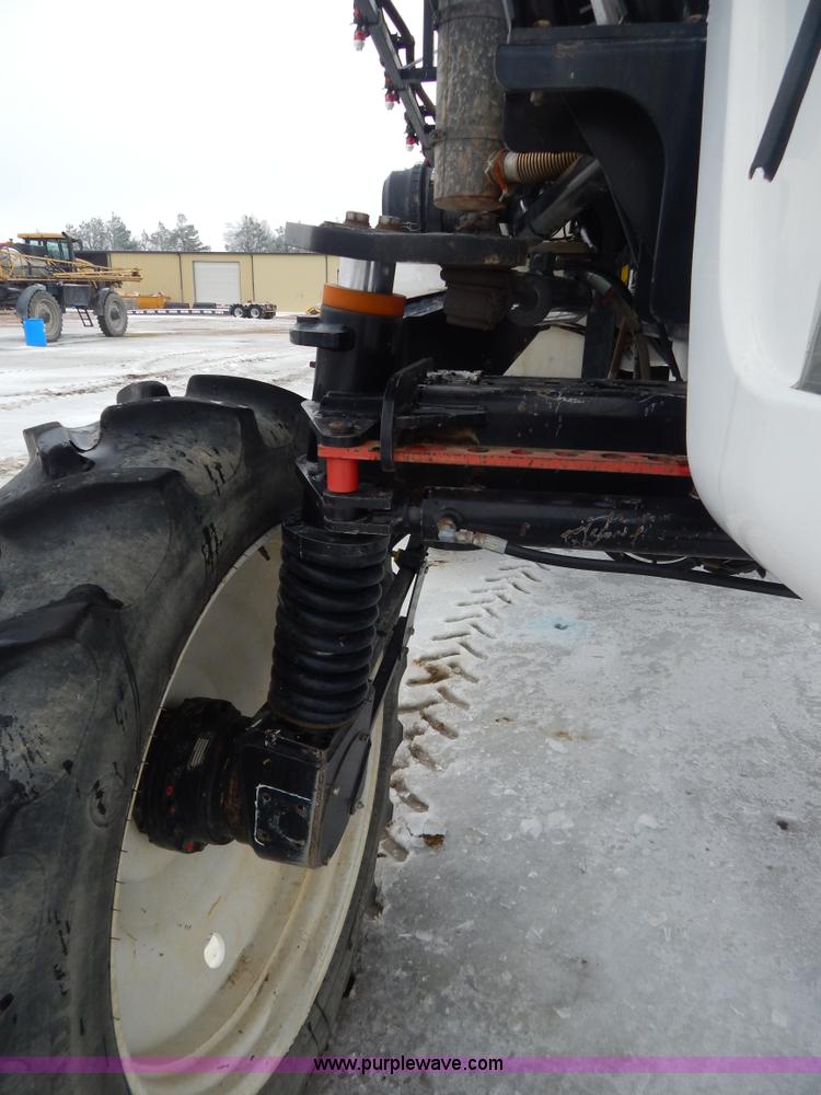 image for item I1147 2005 SpraCoupe 7650 self-propelled sprayer