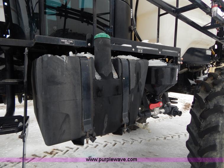 image for item I1147 2005 SpraCoupe 7650 self-propelled sprayer