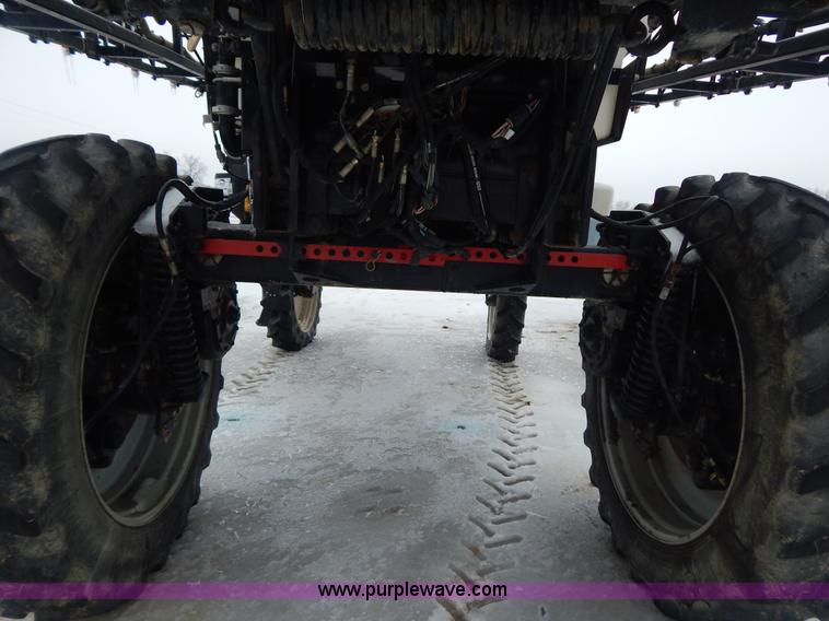 image for item I1147 2005 SpraCoupe 7650 self-propelled sprayer
