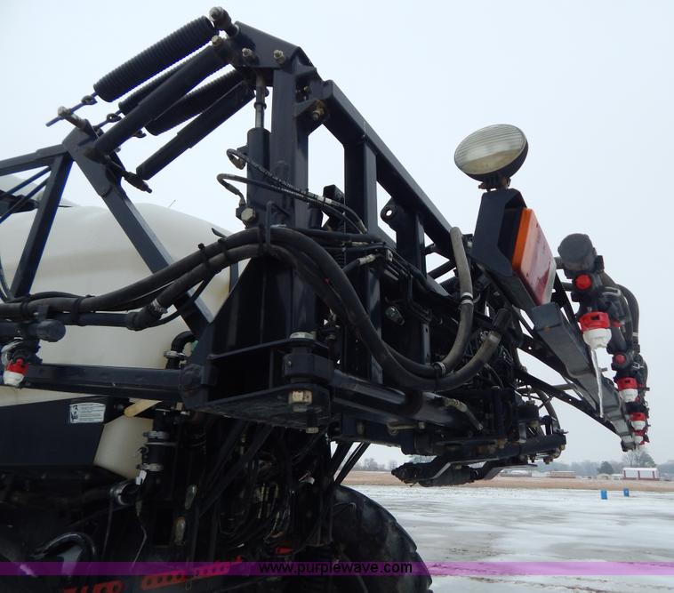 image for item I1147 2005 SpraCoupe 7650 self-propelled sprayer