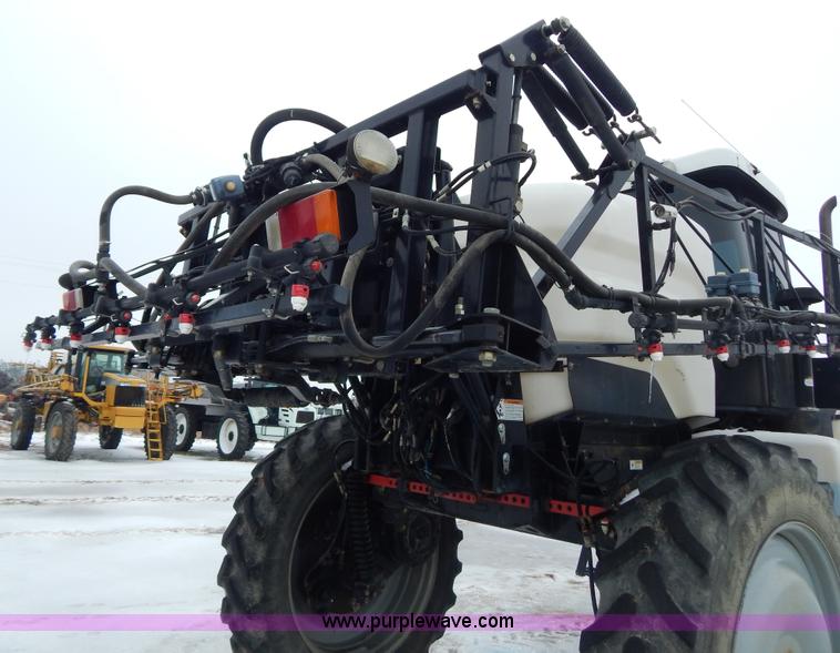 image for item I1147 2005 SpraCoupe 7650 self-propelled sprayer