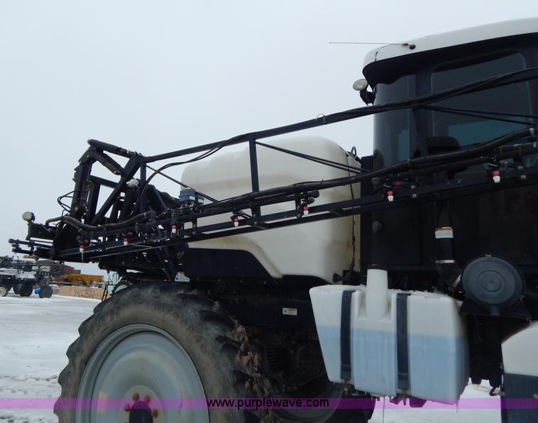 image for item I1147 2005 SpraCoupe 7650 self-propelled sprayer