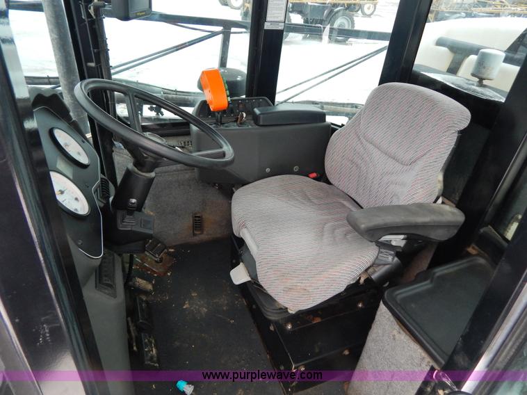 image for item I1147 2005 SpraCoupe 7650 self-propelled sprayer