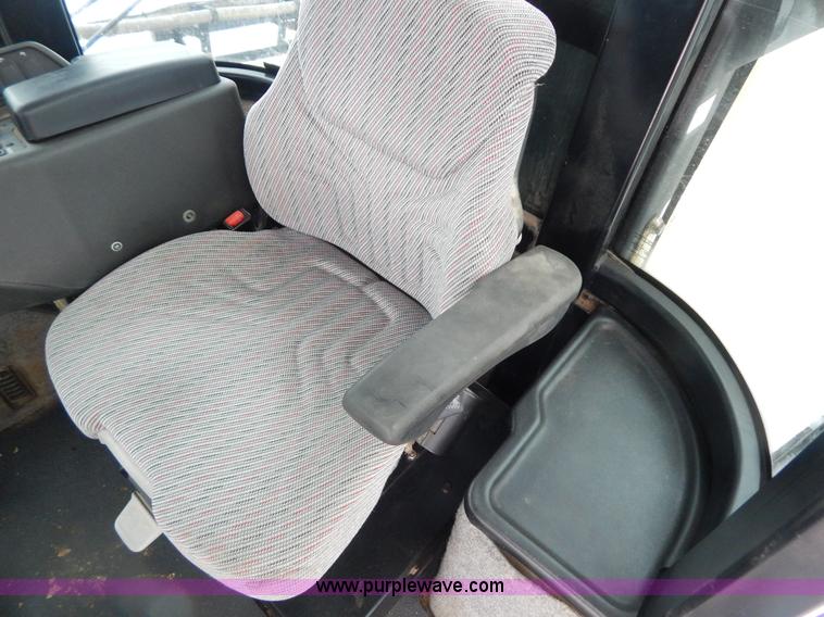 image for item I1147 2005 SpraCoupe 7650 self-propelled sprayer