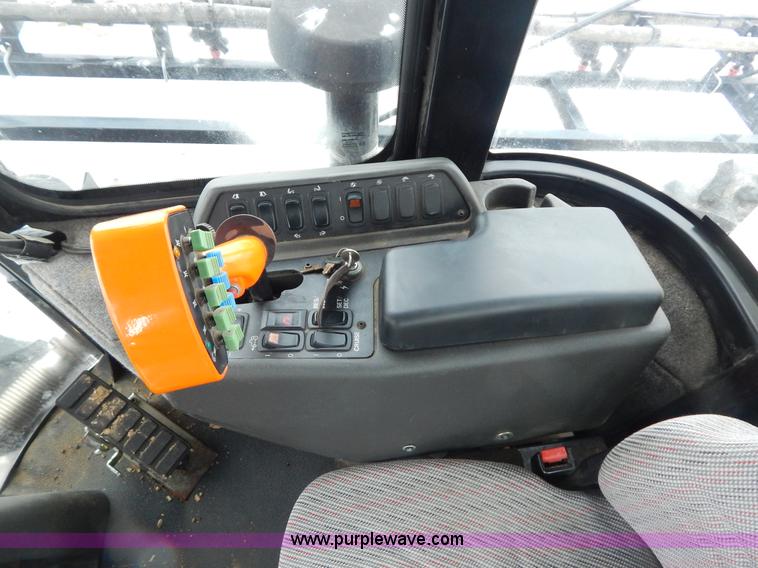 image for item I1147 2005 SpraCoupe 7650 self-propelled sprayer