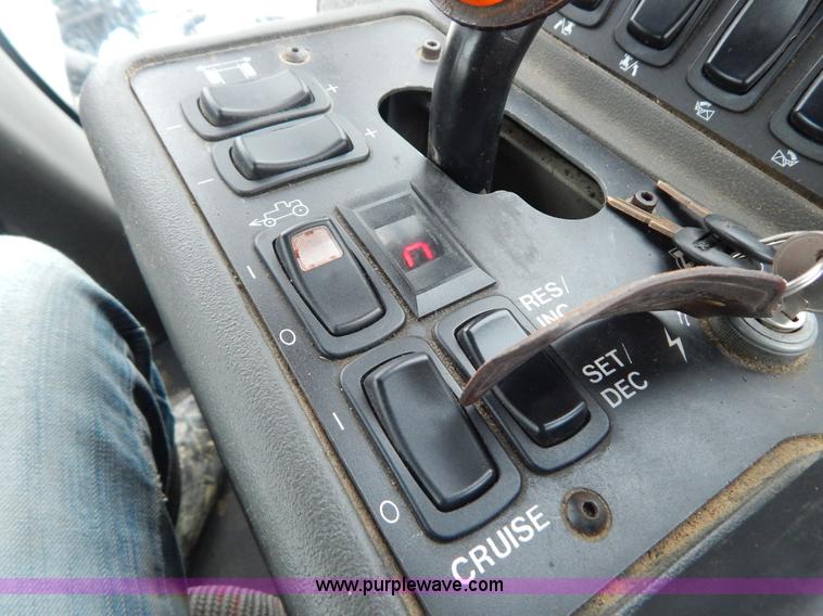 image for item I1147 2005 SpraCoupe 7650 self-propelled sprayer