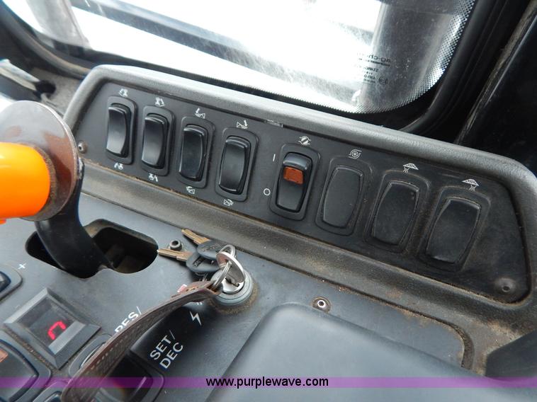 image for item I1147 2005 SpraCoupe 7650 self-propelled sprayer