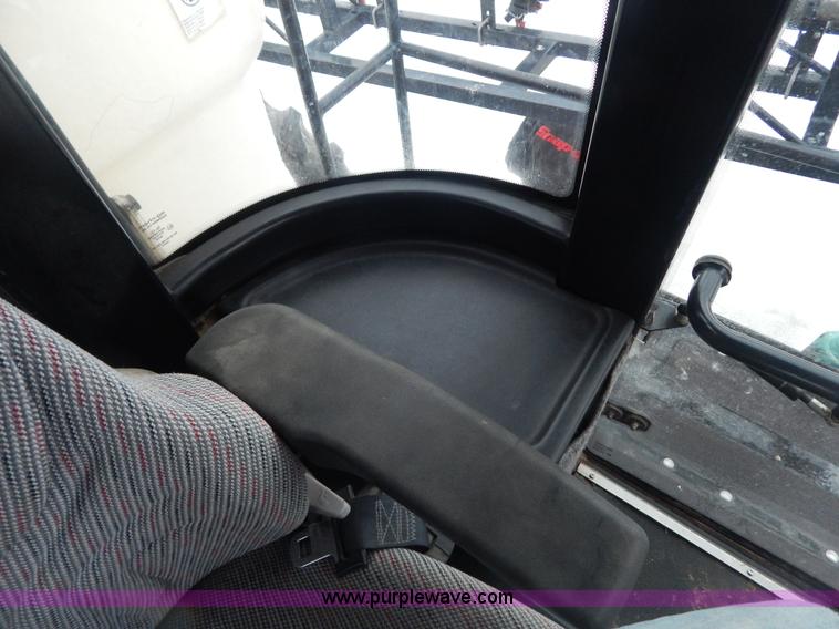 image for item I1147 2005 SpraCoupe 7650 self-propelled sprayer