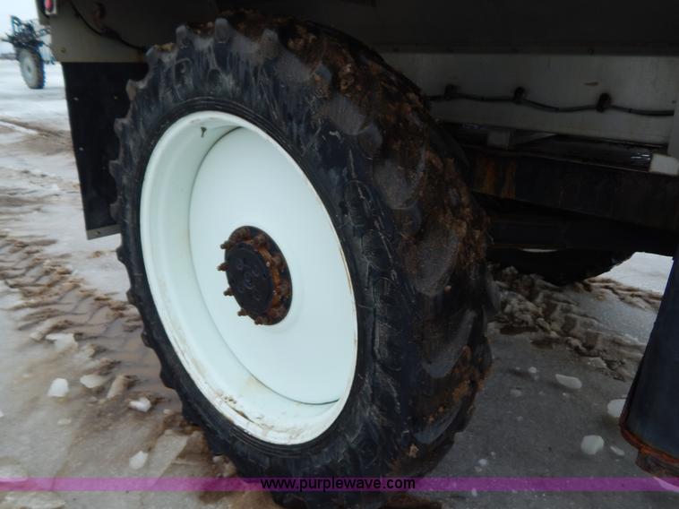 image for item I1148 2009 GVM Prowler 9275 self-propelled dry spreader