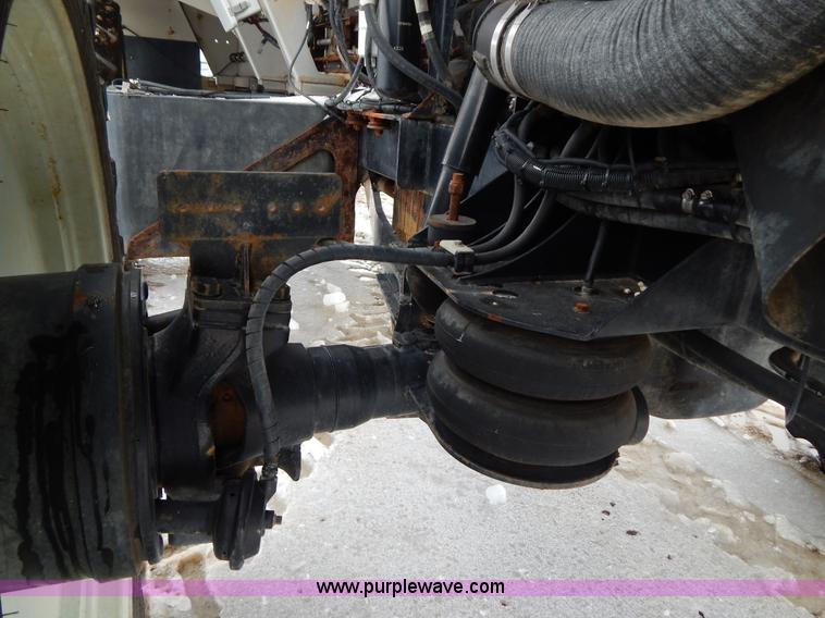 image for item I1148 2009 GVM Prowler 9275 self-propelled dry spreader