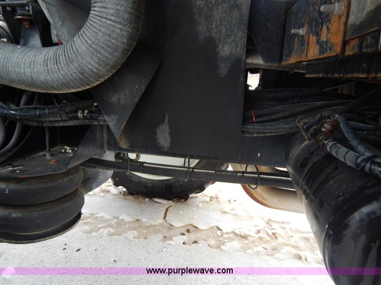 image for item I1148 2009 GVM Prowler 9275 self-propelled dry spreader