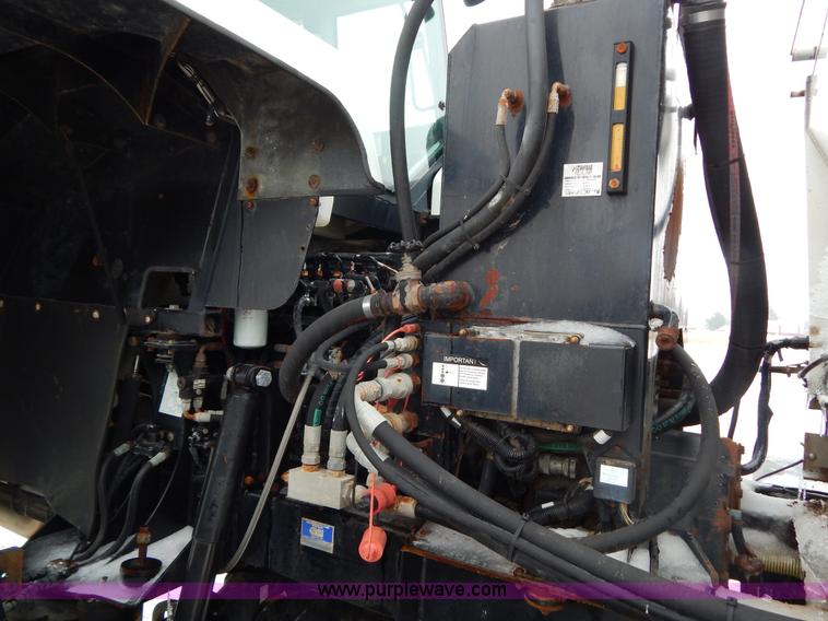 image for item I1148 2009 GVM Prowler 9275 self-propelled dry spreader