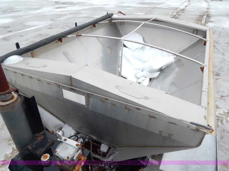 image for item I1148 2009 GVM Prowler 9275 self-propelled dry spreader