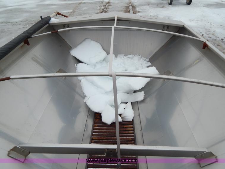 image for item I1148 2009 GVM Prowler 9275 self-propelled dry spreader