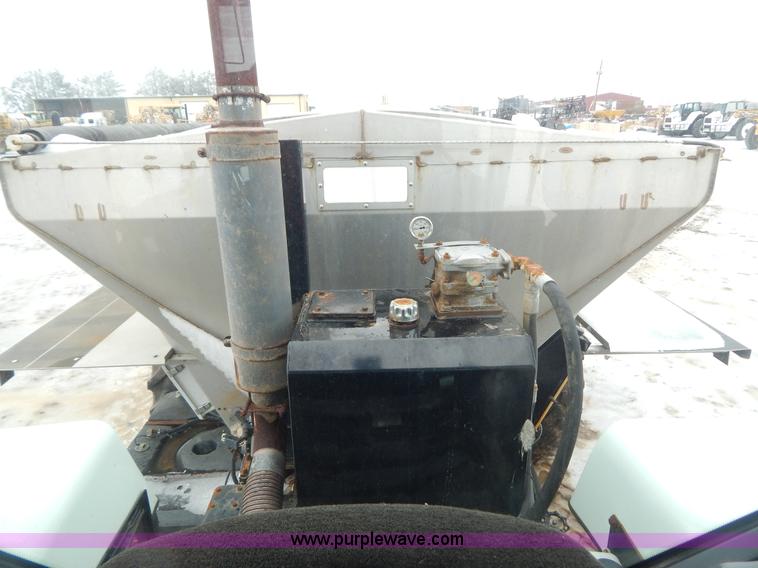 image for item I1148 2009 GVM Prowler 9275 self-propelled dry spreader