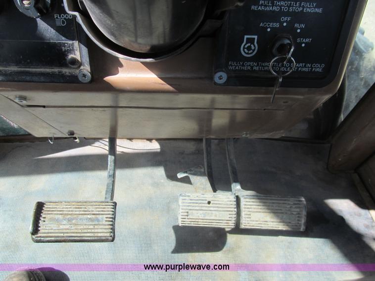 image for item I7216 Allis Chalmers 8070 MFWD tractor