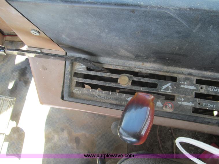 image for item I7216 Allis Chalmers 8070 MFWD tractor