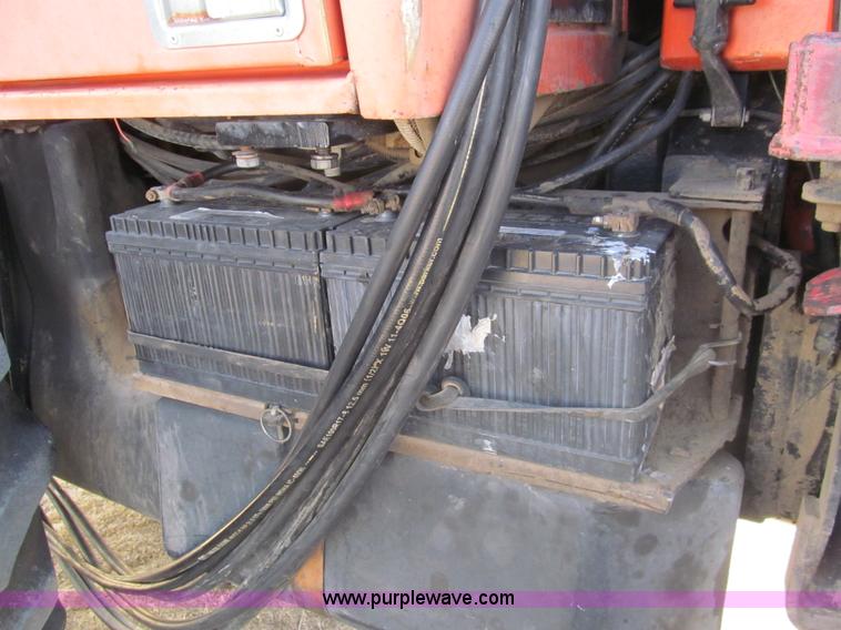 image for item I7216 Allis Chalmers 8070 MFWD tractor