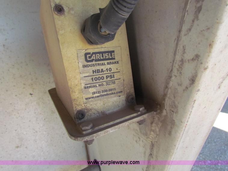 image for item I7499 2004 Southern Classic aluminum triple axle livestock trailer