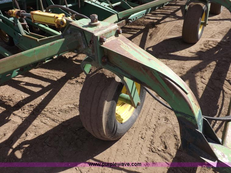 image for item I9068 John Deere 9300 planter