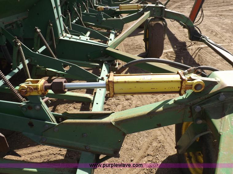image for item I9068 John Deere 9300 planter