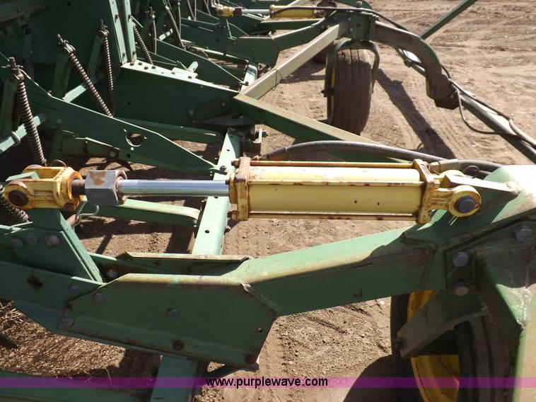 image for item I9068 John Deere 9300 planter