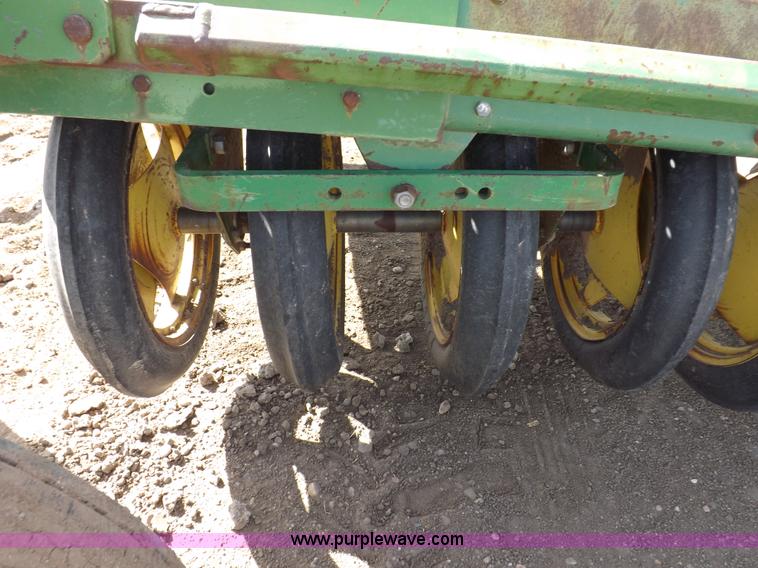 image for item I9068 John Deere 9300 planter