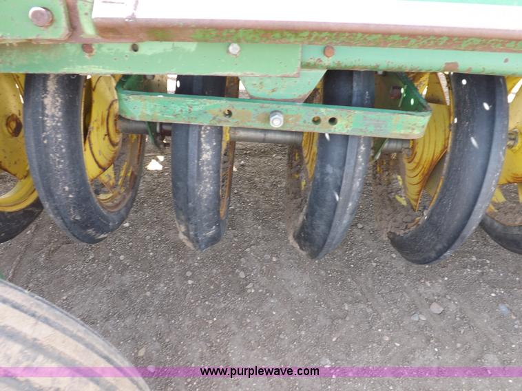 image for item I9068 John Deere 9300 planter