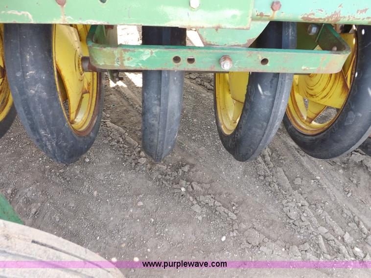 image for item I9068 John Deere 9300 planter