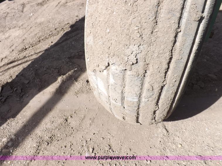 image for item I9068 John Deere 9300 planter