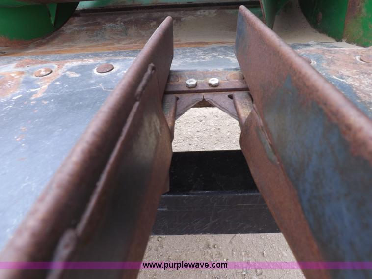 image for item I9119 1991 John Deere 930 head