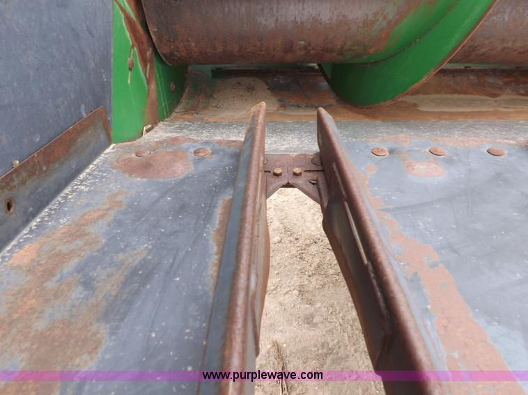 image for item I9119 1991 John Deere 930 head