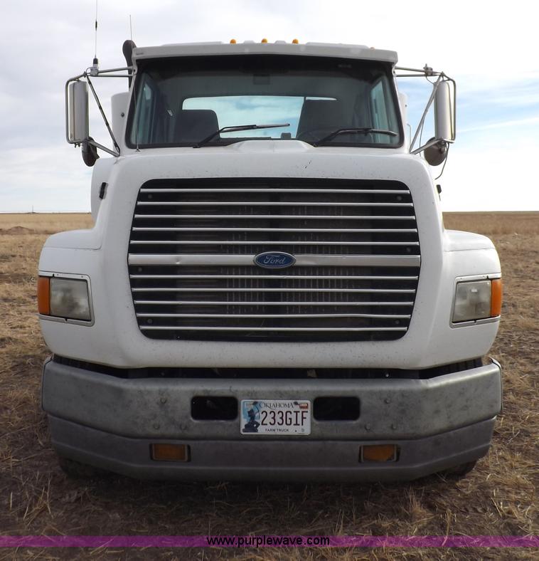 image for item I9133 1996 Ford Aeromax L9000 semi truck