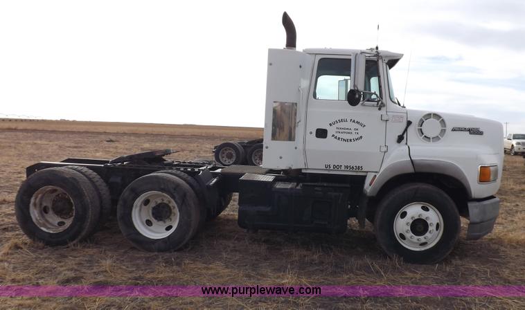 image for item I9133 1996 Ford Aeromax L9000 semi truck