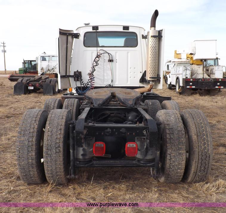 image for item I9133 1996 Ford Aeromax L9000 semi truck