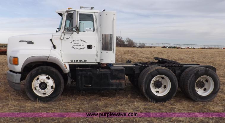 image for item I9133 1996 Ford Aeromax L9000 semi truck