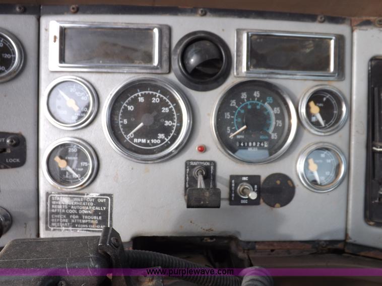 image for item I9133 1996 Ford Aeromax L9000 semi truck