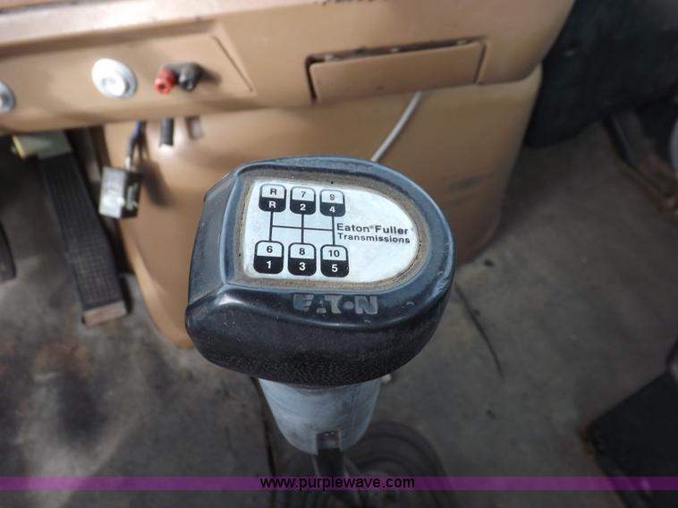 image for item I9133 1996 Ford Aeromax L9000 semi truck