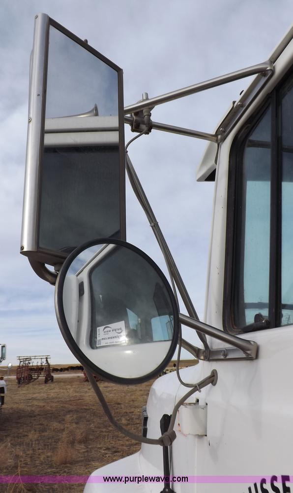 image for item I9133 1996 Ford Aeromax L9000 semi truck