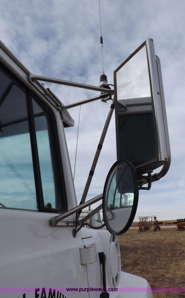 image for item I9133 1996 Ford Aeromax L9000 semi truck