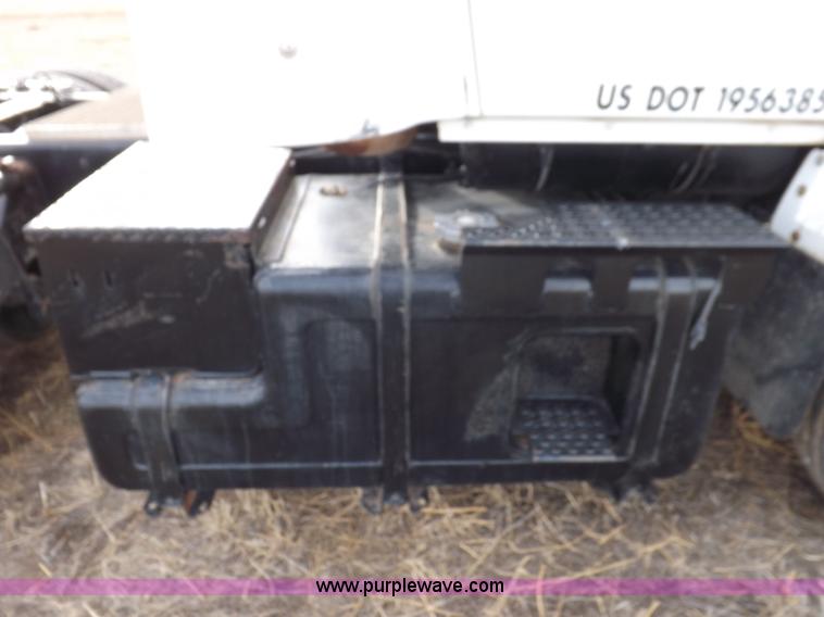 image for item I9133 1996 Ford Aeromax L9000 semi truck