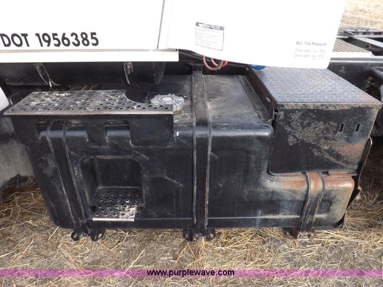 image for item I9133 1996 Ford Aeromax L9000 semi truck